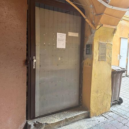 A Private Room In City Center In Μπρατισλάβα Εξωτερικό φωτογραφία