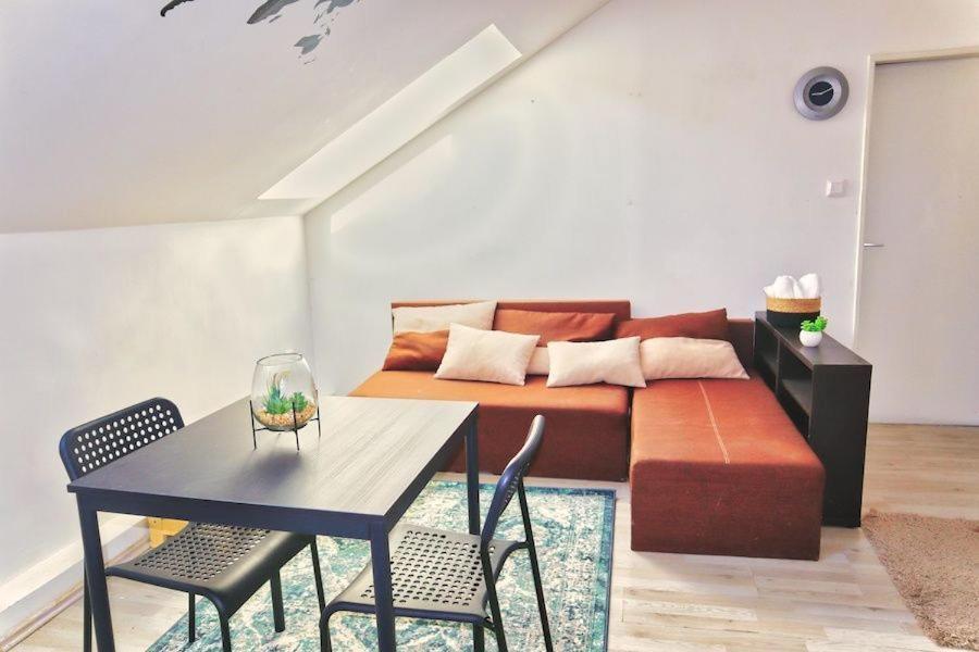 A Private Room In City Center In Μπρατισλάβα Εξωτερικό φωτογραφία